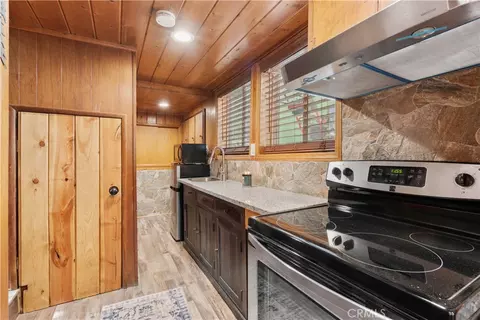 Kitchen - 1116 Lark Rd, Wrightwood, CA 92397 photo 6 of 6