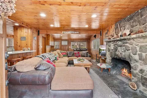 Living - 1116 Lark Rd, Wrightwood, CA 92397 photo 2 of 4