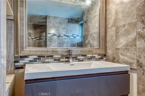 Bath - 45050 Camaron Rd, Temecula, CA 92590 photo 2 of 4