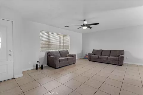Entry Way - 18563 Yucca St, Hesperia, CA 92345 photo 2 of 3