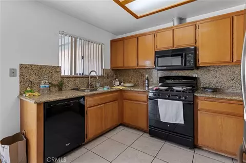 Kitchen - 18563 Yucca St, Hesperia, CA 92345 photo 3 of 3