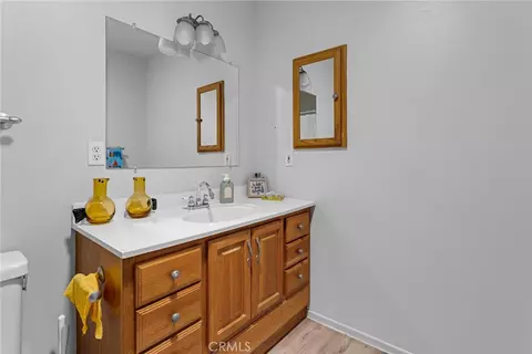 Bath - 18563 Yucca St, Hesperia, CA 92345 photo 1 of 4
