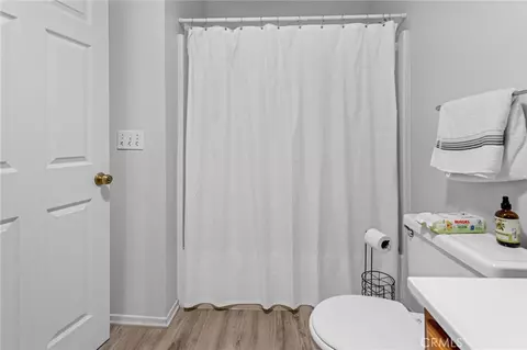 Bath - 18563 Yucca St, Hesperia, CA 92345 photo 2 of 4