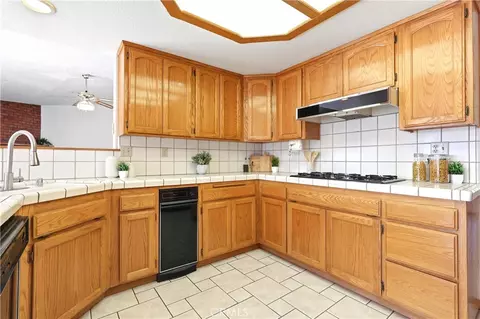 Kitchen - 13163 Quapaw Rd, Apple Valley, CA 92308 photo 2 of 6