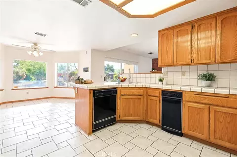 Kitchen - 13163 Quapaw Rd, Apple Valley, CA 92308 photo 6 of 6