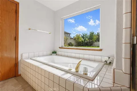 Bath - 13163 Quapaw Rd, Apple Valley, CA 92308 photo 4 of 4
