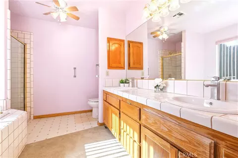 Bath - 13163 Quapaw Rd, Apple Valley, CA 92308 photo 3 of 4