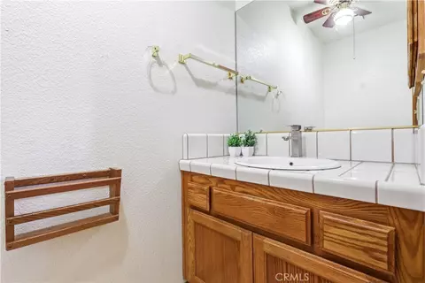 Bath - 13163 Quapaw Rd, Apple Valley, CA 92308 photo 2 of 4