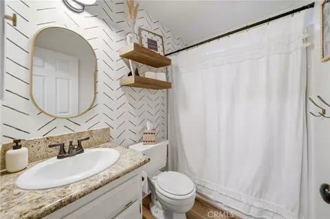Bath - 21185 Wren St, Apple Valley, CA 92308 photo 2 of 2