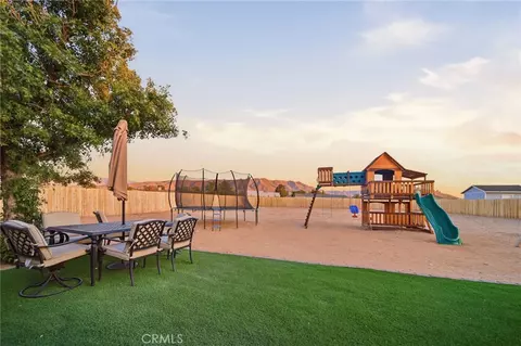 Exterior - 21185 Wren St, Apple Valley, CA 92308 photo 6 of 7