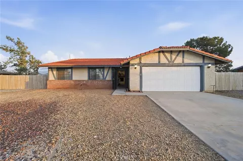 Exterior - 21185 Wren St, Apple Valley, CA 92308 photo 2 of 7