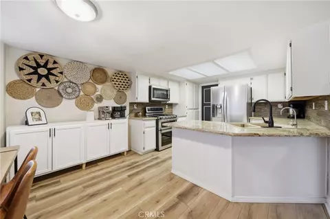 Kitchen - 21185 Wren St, Apple Valley, CA 92308 photo 1 of 5