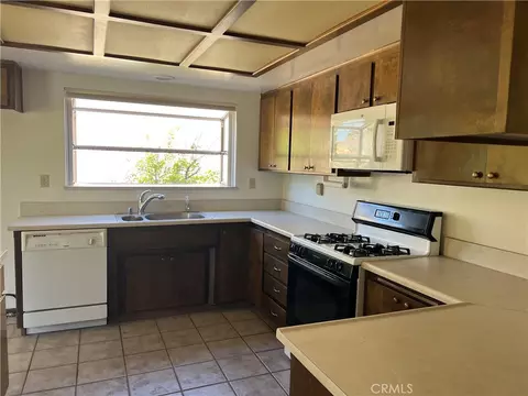 Kitchen - 14879 Tournament, Helendale, CA 92342 photo 1 of 1