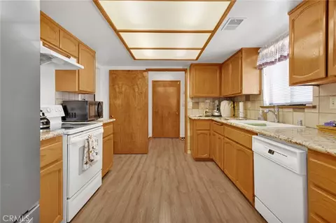 Kitchen - 18669 Ranchero, Hesperia, CA 92345 photo 1 of 4