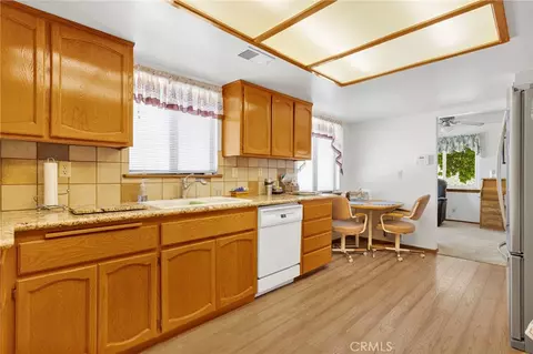 Kitchen - 18669 Ranchero, Hesperia, CA 92345 photo 2 of 4