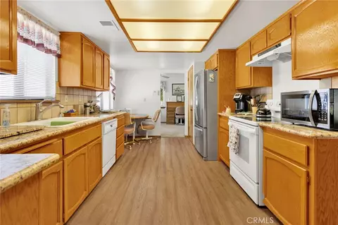 Kitchen - 18669 Ranchero, Hesperia, CA 92345 photo 4 of 4