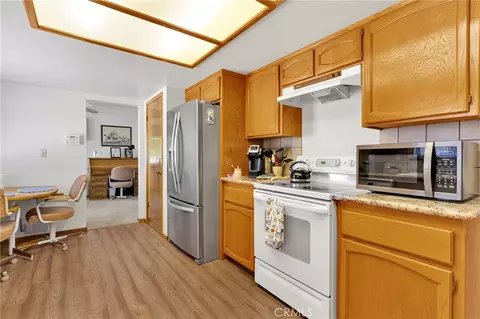 Kitchen - 18669 Ranchero, Hesperia, CA 92345 photo 3 of 4