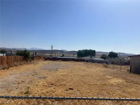 1457 Riverside Dr, Barstow, CA 92311 photo 2