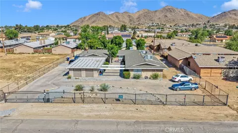 15400 Kiamichi Rd, Apple Valley, CA 92307