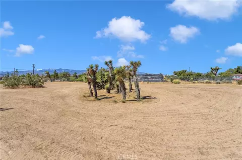 10532 Acanthus St, Phelan, CA 92371 photo 43