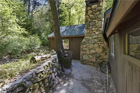 Exterior - 815 Cottage Grv, Lake Arrowhead, CA 92352 photo 11 of 13