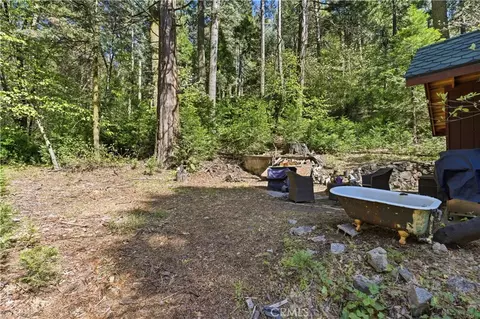 Exterior - 815 Cottage Grv, Lake Arrowhead, CA 92352 photo 8 of 13