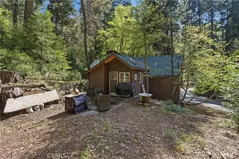 Exterior - 815 Cottage Grv, Lake Arrowhead, CA 92352 photo 9 of 13