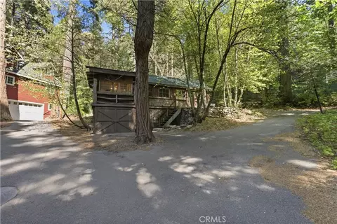 Exterior - 815 Cottage Grv, Lake Arrowhead, CA 92352 photo 2 of 13