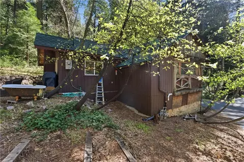 Exterior - 815 Cottage Grv, Lake Arrowhead, CA 92352 photo 7 of 13