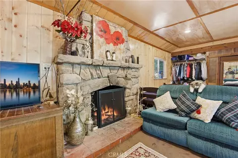 Living - 815 Cottage Grv, Lake Arrowhead, CA 92352 photo 5 of 6
