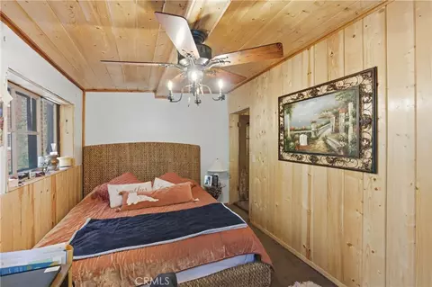 Bedroom - 815 Cottage Grv, Lake Arrowhead, CA 92352 photo 4 of 5