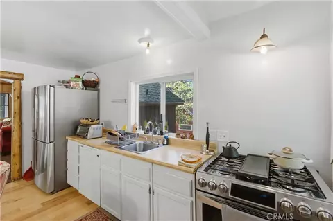Kitchen - 815 Cottage Grv, Lake Arrowhead, CA 92352 photo 2 of 2