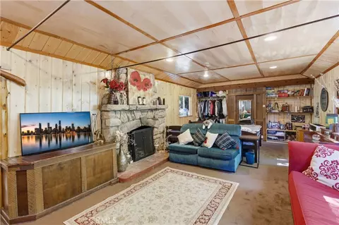 Living - 815 Cottage Grv, Lake Arrowhead, CA 92352 photo 2 of 6