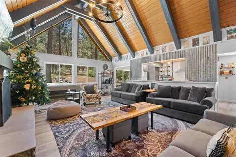 Living - 1535 Linnet, Wrightwood, CA 92397 photo 3 of 4