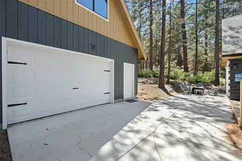Exterior - 1535 Linnet, Wrightwood, CA 92397 photo 9 of 11