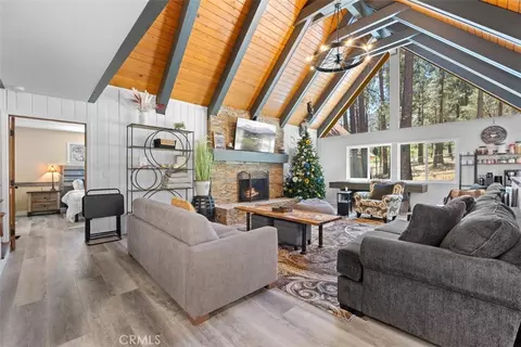 Living - 1535 Linnet, Wrightwood, CA 92397 photo 4 of 4