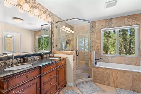 Bath - 1535 Linnet, Wrightwood, CA 92397 photo 4 of 8