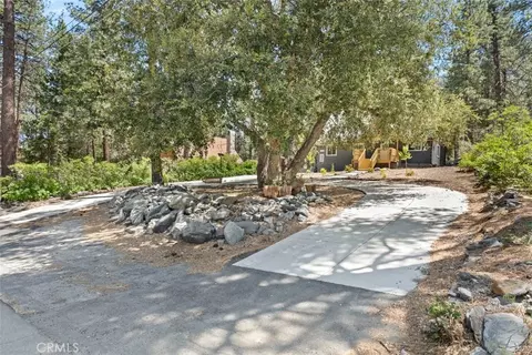 Exterior - 1535 Linnet, Wrightwood, CA 92397 photo 8 of 11