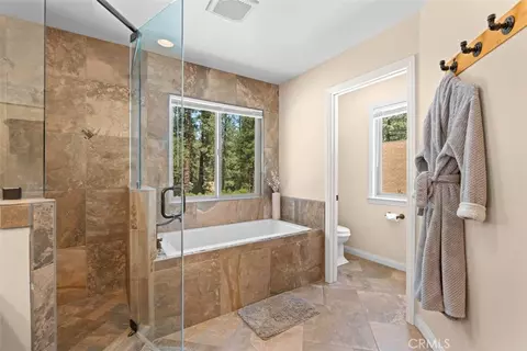Bath - 1535 Linnet, Wrightwood, CA 92397 photo 3 of 8