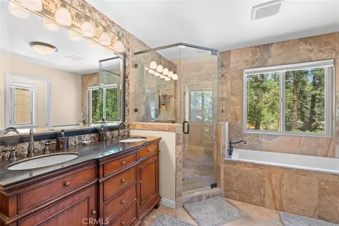 Bath - 1535 Linnet, Wrightwood, CA 92397 photo 5 of 8