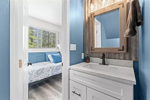Bath - 1535 Linnet, Wrightwood, CA 92397 photo 5 of 8