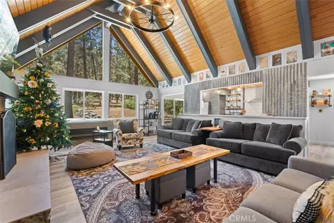 Living - 1535 Linnet, Wrightwood, CA 92397 photo 3 of 4