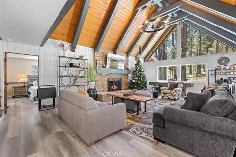 Living - 1535 Linnet, Wrightwood, CA 92397 photo 4 of 4