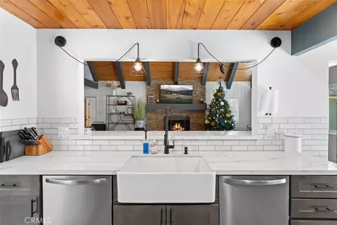 Kitchen - 1535 Linnet, Wrightwood, CA 92397 photo 3 of 4
