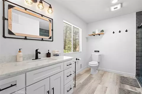 Bath - 1535 Linnet, Wrightwood, CA 92397 photo 2 of 8