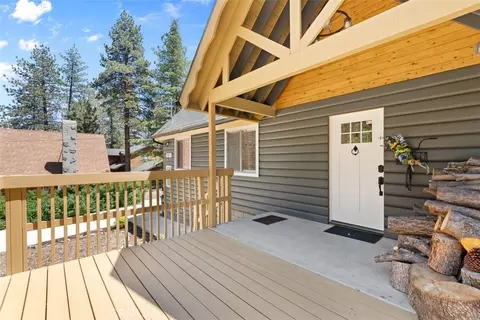 Exterior - 1535 Linnet, Wrightwood, CA 92397 photo 4 of 11