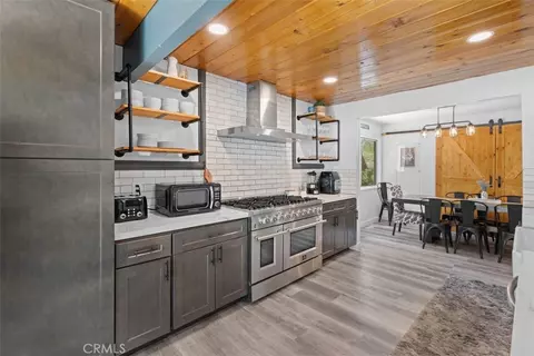 Kitchen - 1535 Linnet, Wrightwood, CA 92397 photo 2 of 5