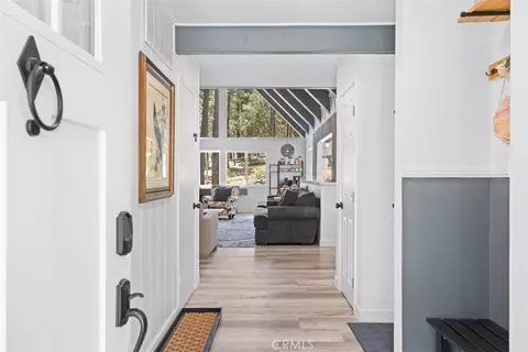 Entry Way - 1535 Linnet, Wrightwood, CA 92397 photo 4 of 5