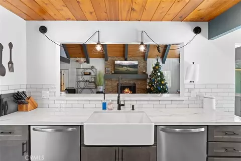 Kitchen - 1535 Linnet, Wrightwood, CA 92397 photo 3 of 4