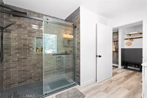 Bath - 1535 Linnet, Wrightwood, CA 92397 photo 1 of 7